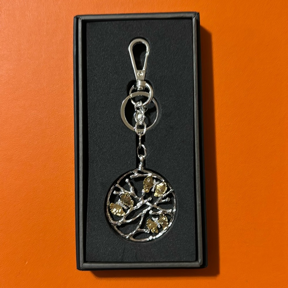 Brand new Michael Aram Ginkgo medallion keychain